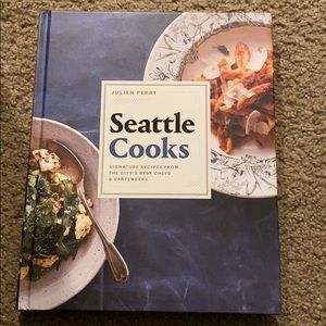 Like new Seattle Cooks cookbook